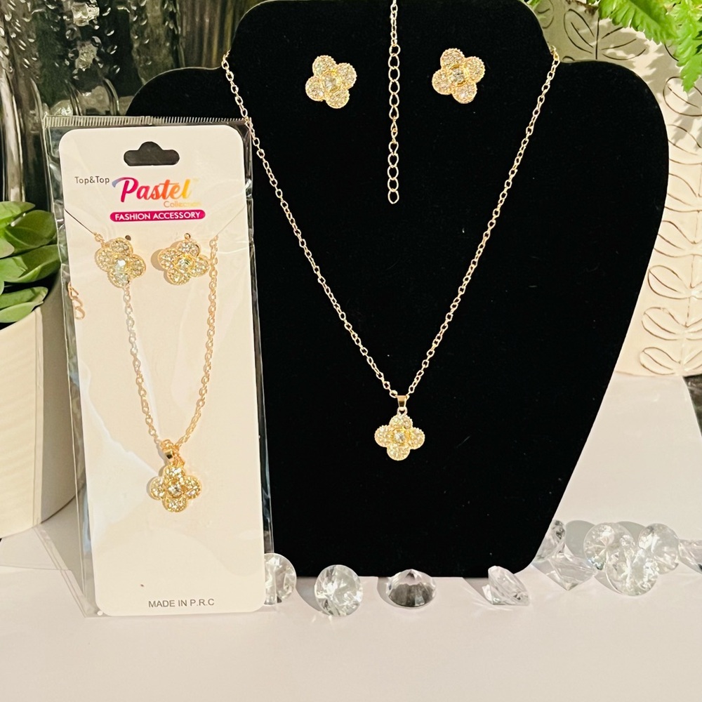Flower Pendant Necklace & Earrings NEW